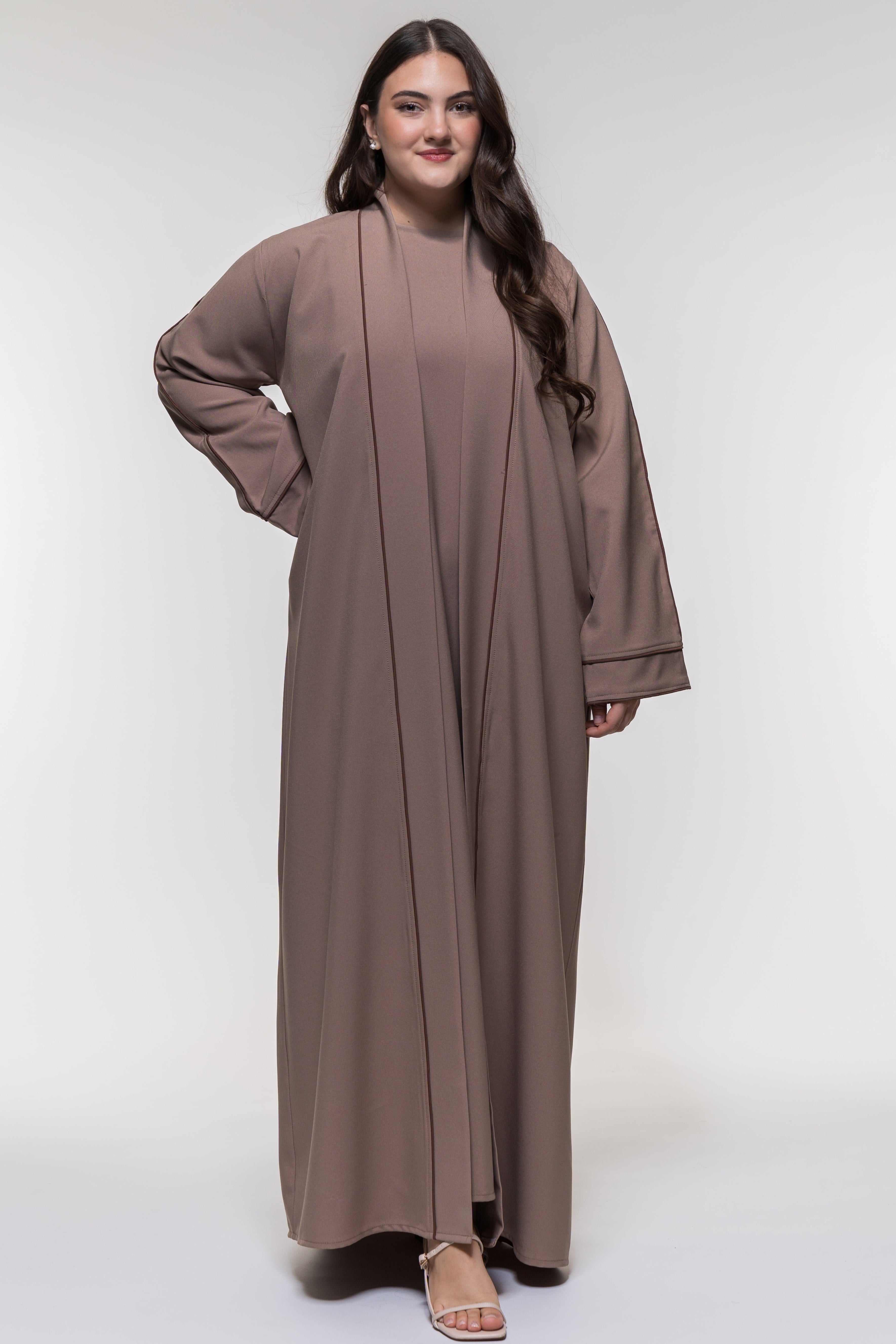 Abaya in Zartem Taupe-Rosé – Set mit Hijab & Unterkleid - Zaytouna