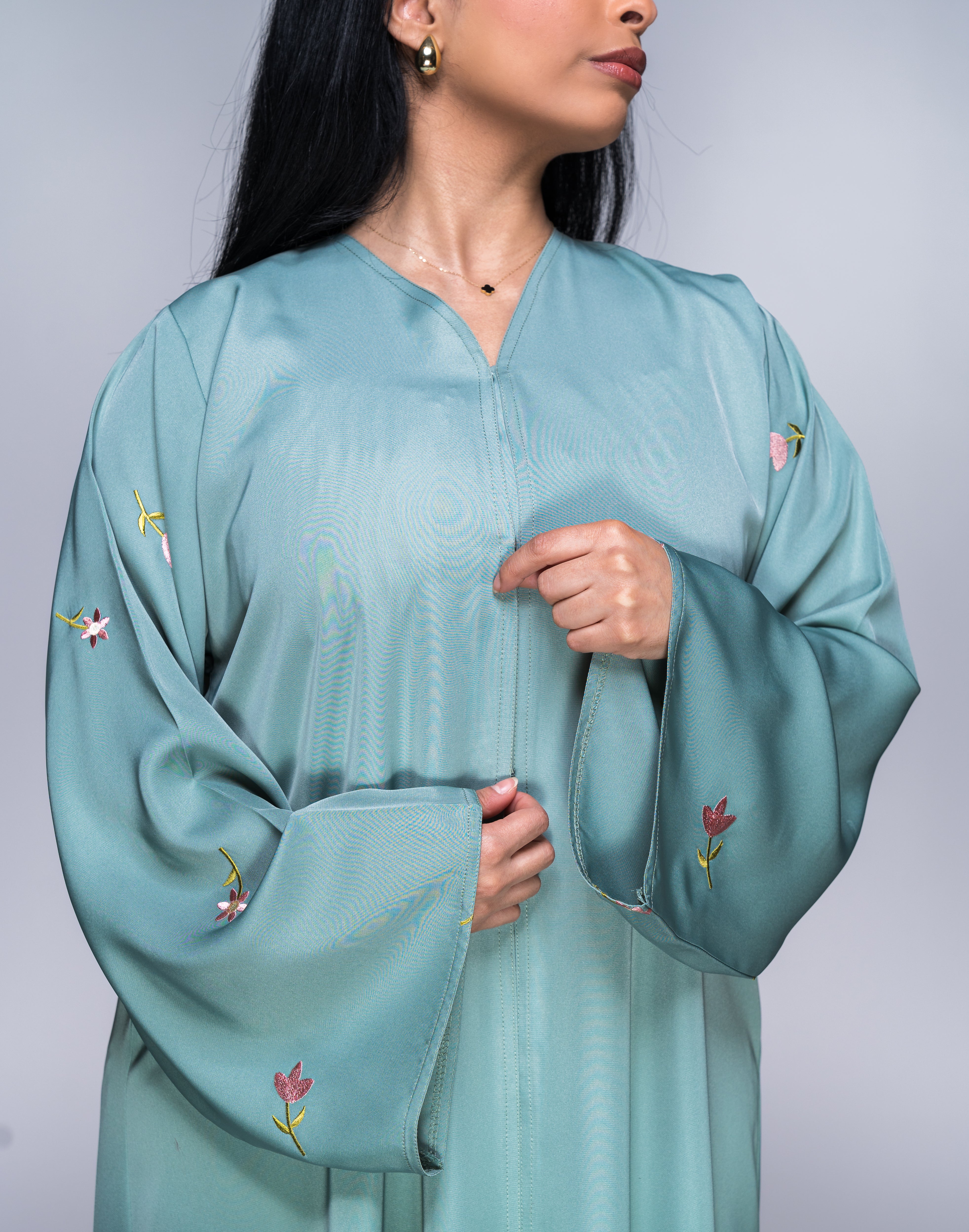 Abaya in Sanftem Türkis – Set aus Hijab & Unterkleid - Zaytouna