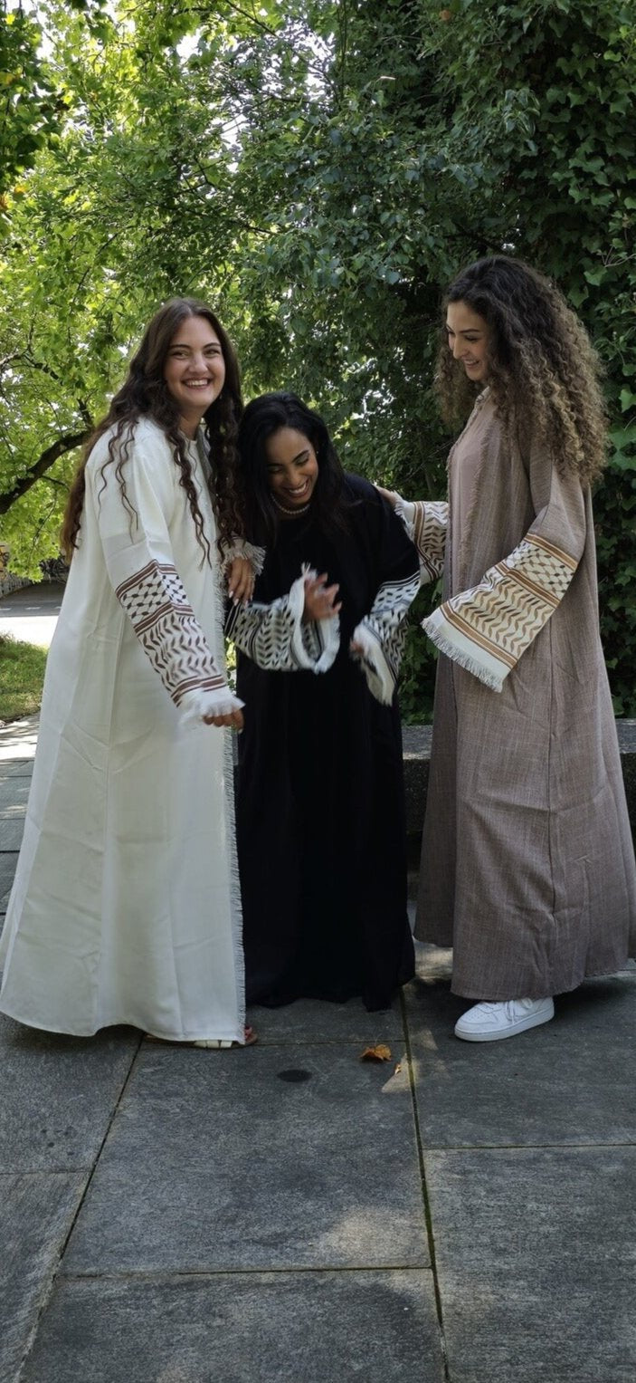 frauen in abaya zaytouna wald